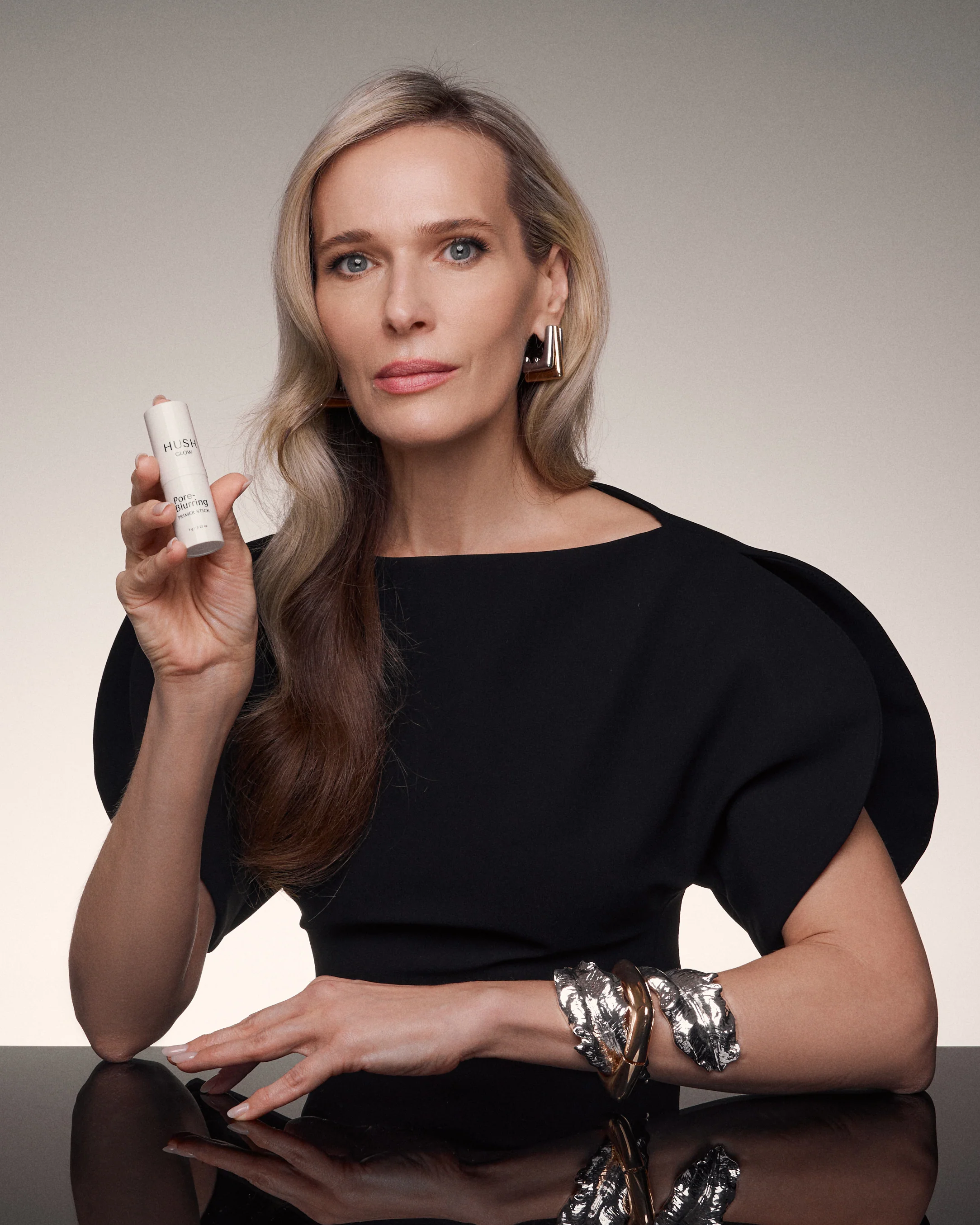 Pore-Blurring Primer Stick - Image 4